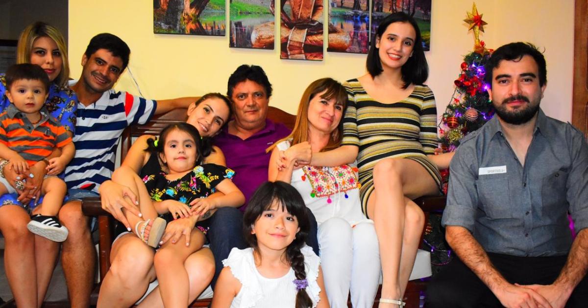 ESTAMPA FAMILIAR Carla en el centro en una de las ltimas fotos con sus seres queridos