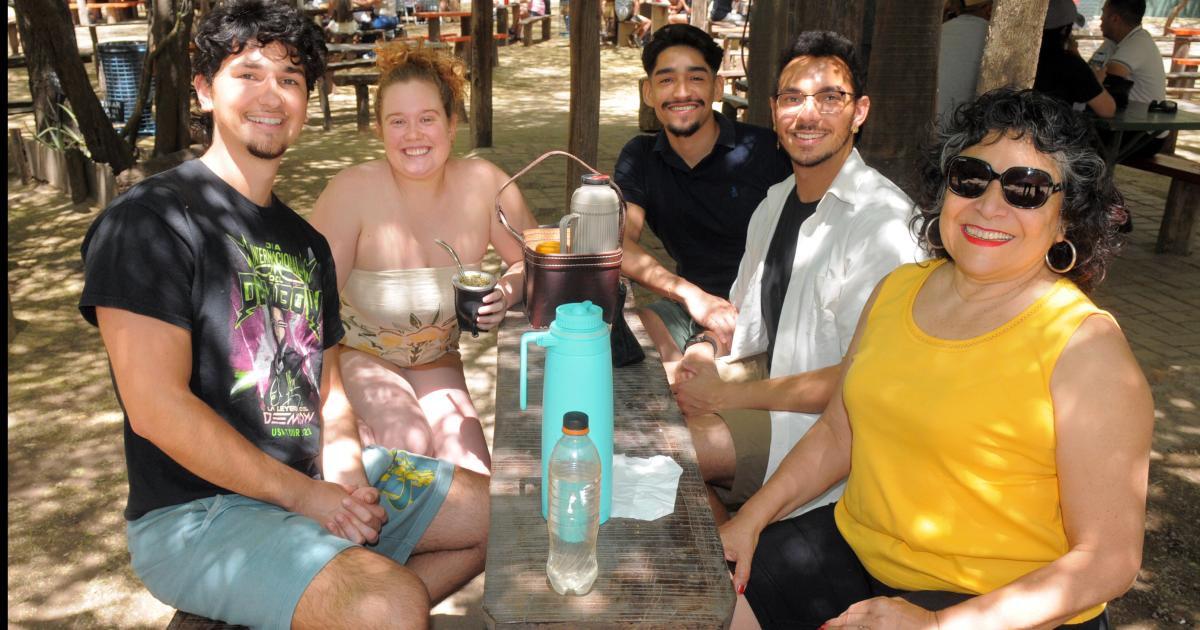 UN DOMINGO EN EL PATIO DE FROILAacuteN