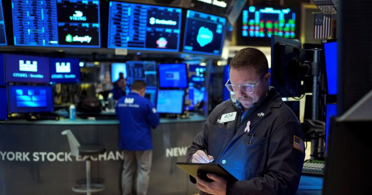 El doacutelar oficial sube a 1485 y caen las acciones argentinas en Wall Street