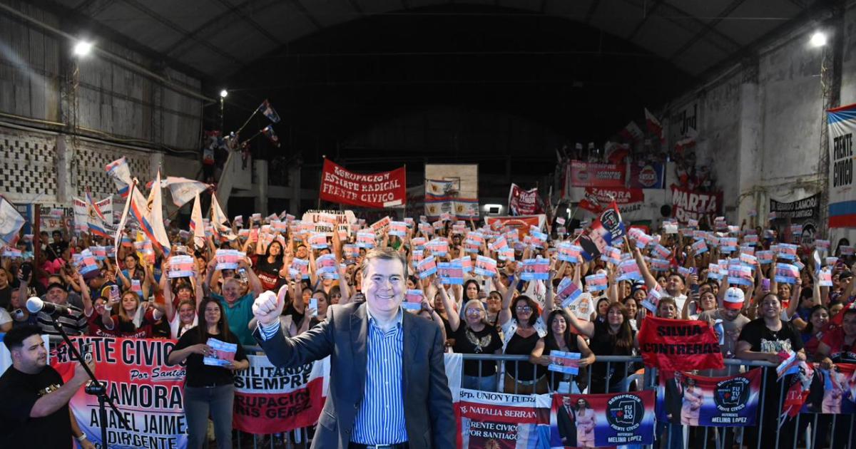 Zamora recibioacute el respaldo de miles de militantes y manifestoacute su apoyo a Eliacuteas Suaacuterez