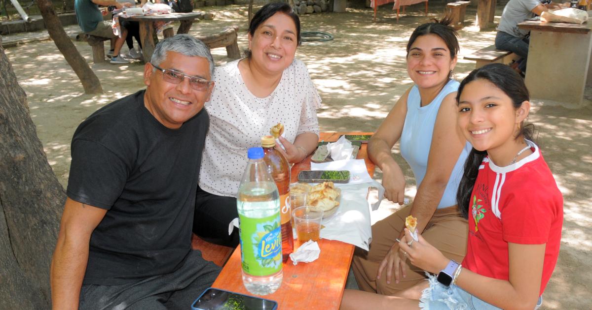 UN DOMINGO EN EL PATIO DE FROILAacuteN