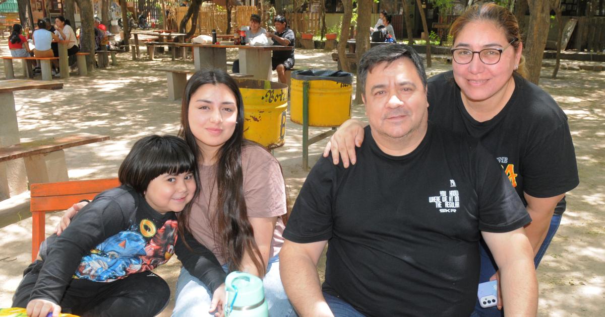 UN DOMINGO EN EL PATIO DE FROILAacuteN