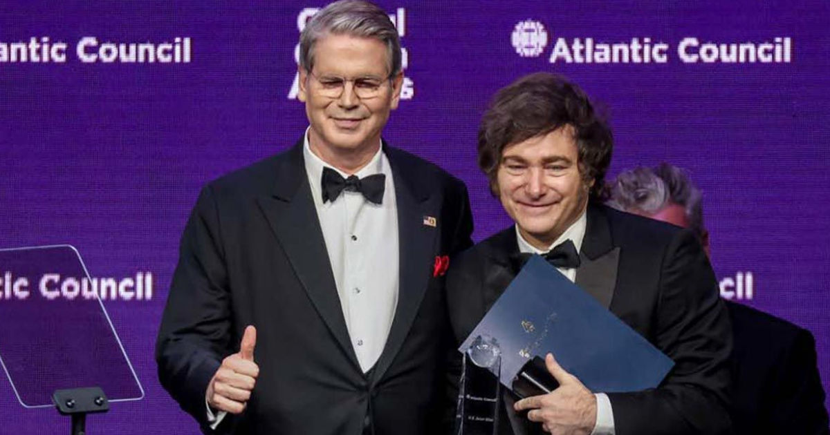 El presidente Javier Milei junto al secretario del Tesoro estadounidense Scott Bessent la semana pasada