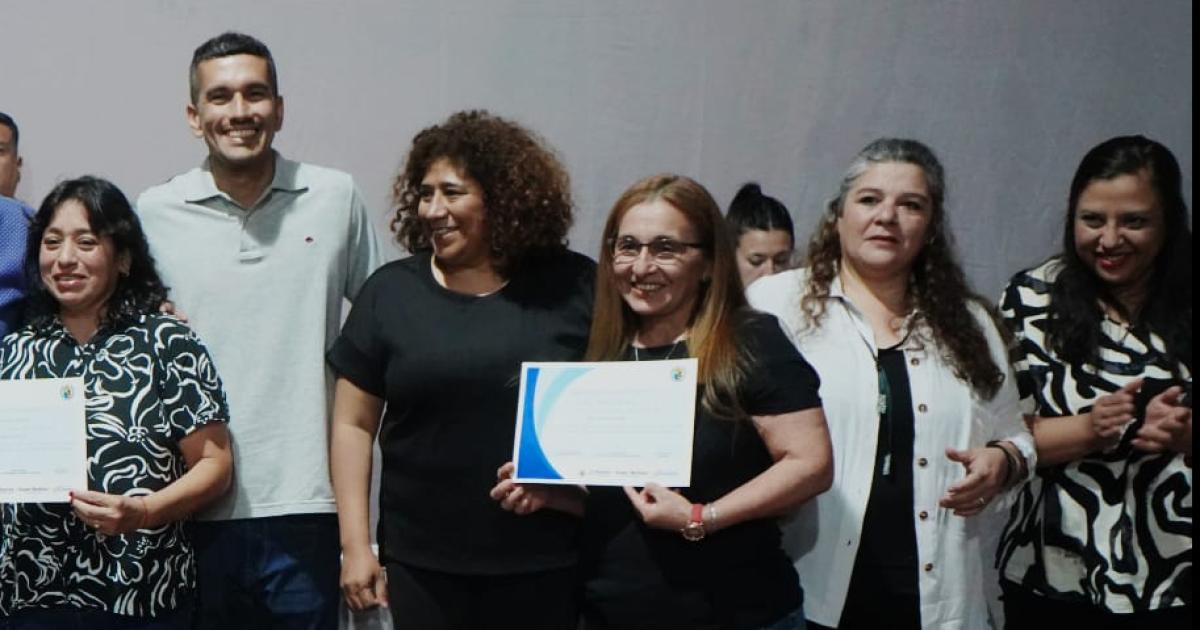 Entregaron certificados a quienes finalizaron El futuro en tus manos