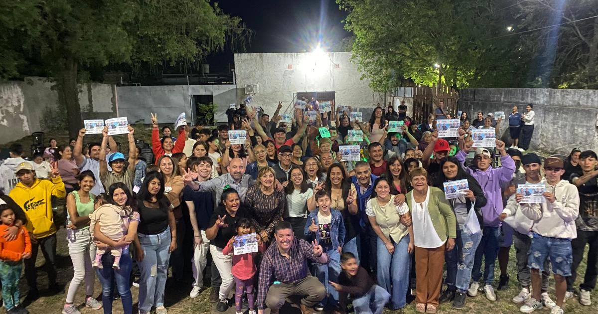 Gran acto de cierre en Quimiliacute de Larcher y Mirolo