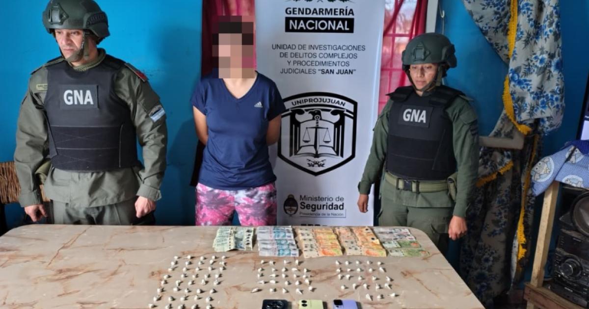 Gendarmes allanaron una vivienda detuvieron a una ciudadana y secuestraron cocaiacutena