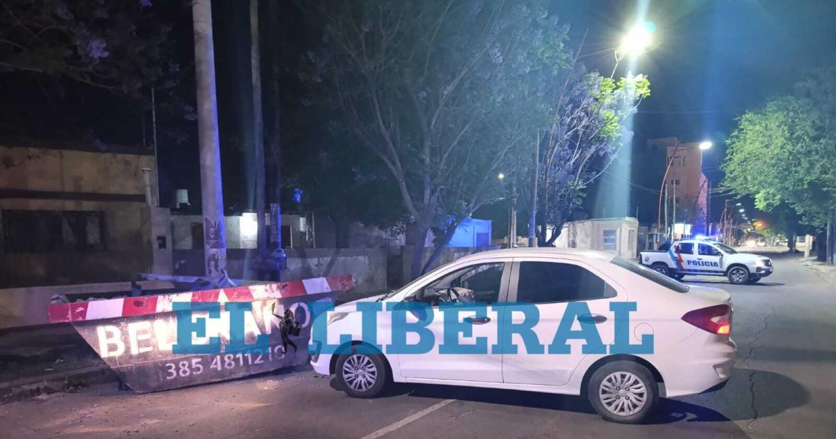 Perdioacute el control del vehiacuteculo y terminoacute impactando con un contenedor- se registraron dantildeos materiales