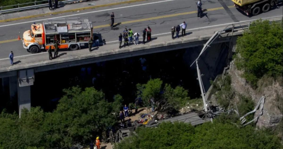 Ordenan nuevo juicio por muerte de 43 gendarmes de Santiago