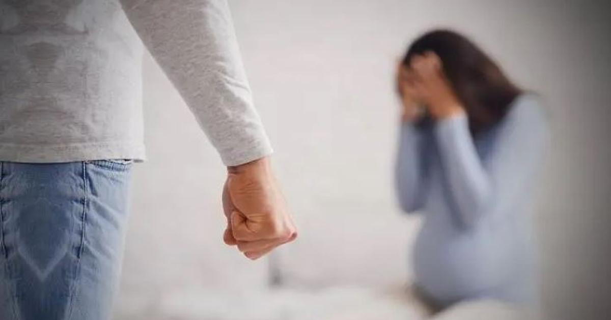 Detienen a un sujeto por atacar a su pareja embarazada- le quebró la nariz