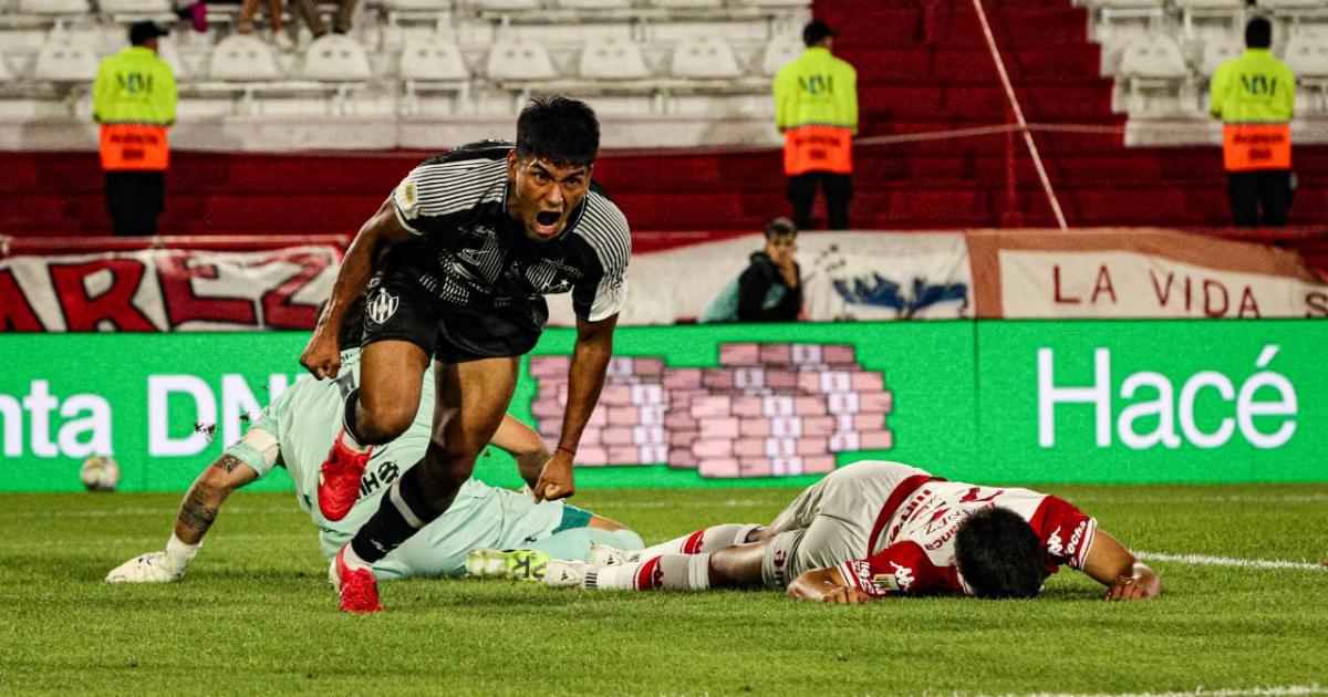 Central ganoacute es liacuteder y se acerca al objetivo