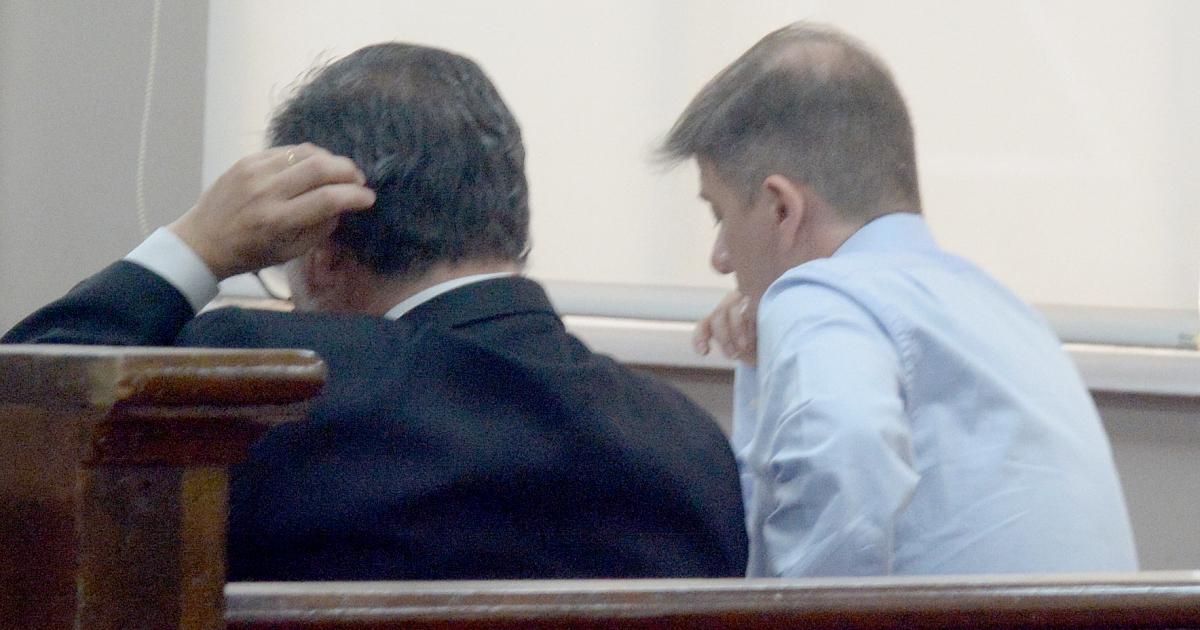 FALLO UNÁNIME- Snchez (der) ha sido condenado ayer a nueve años de prisión Los fiscales habían reclamado una pena de 17 años Y la defensa su sobreseimiento total y definitivo