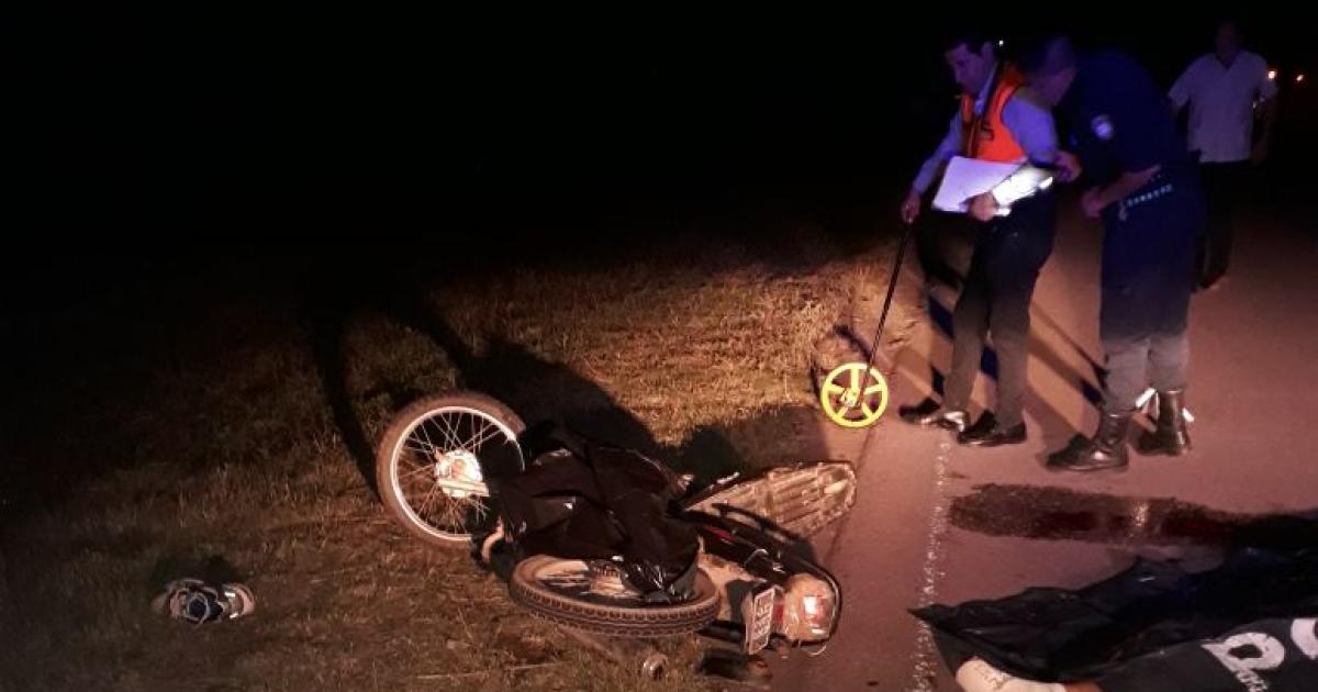 Choque entre dos motos terminoacute con uno de los conductores sin vida