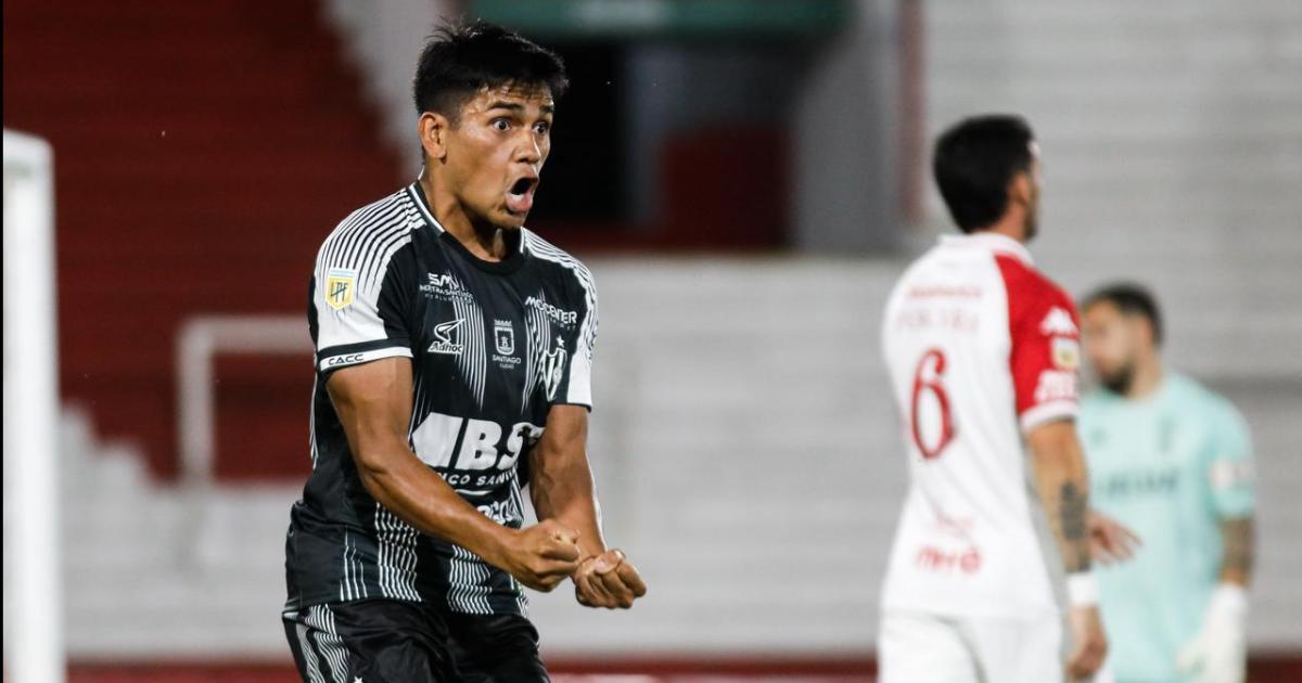 DESAFORADO Fernando Martínez hizo el gol del triunfo de Central Córdoba y lo gritó con alma y vida El Ferro se trajo tres puntos de platino del Ducó