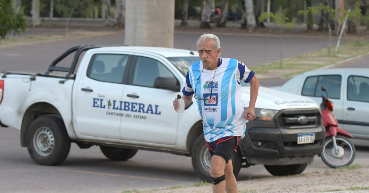 Un histoacuterico del Maratoacuten que nunca falta- don Reynaldo Aragoacuten de 81 antildeos