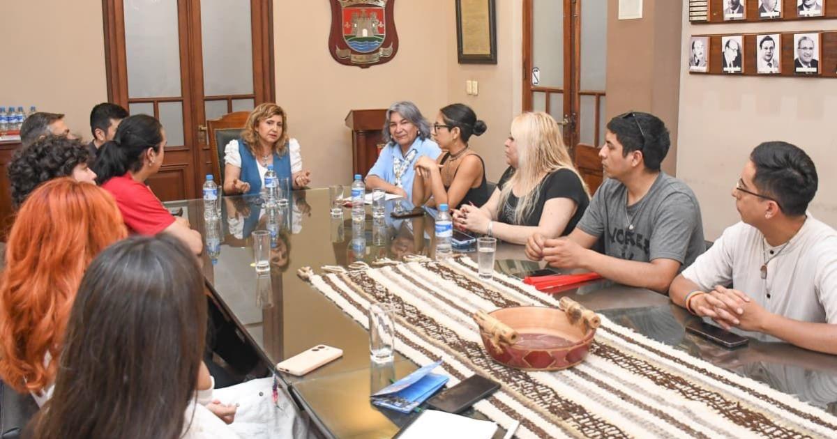 Fuentes se reunioacute con representantes de la comunidad LGBTIQ