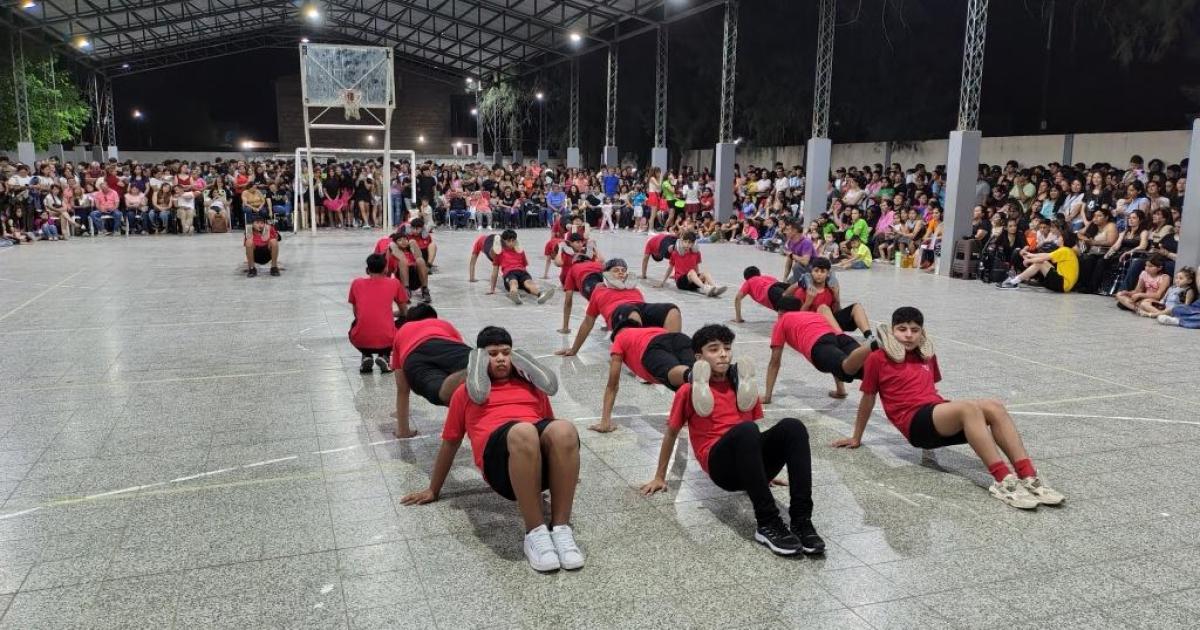 La Escuela Piloto Nordm 1 tuvo su gran Muestra de Educacioacuten Fiacutesica