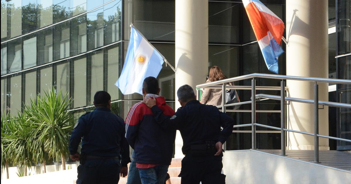 Ocho antildeos de prisioacuten por abusar de nintildea de 10 antildeos en La Banda