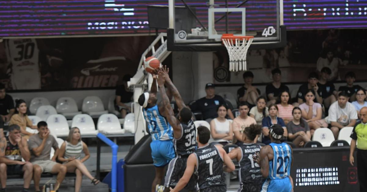 Oliacutempico no pudo frenar el envioacuten del sorprendente Racing de Chivilcoy