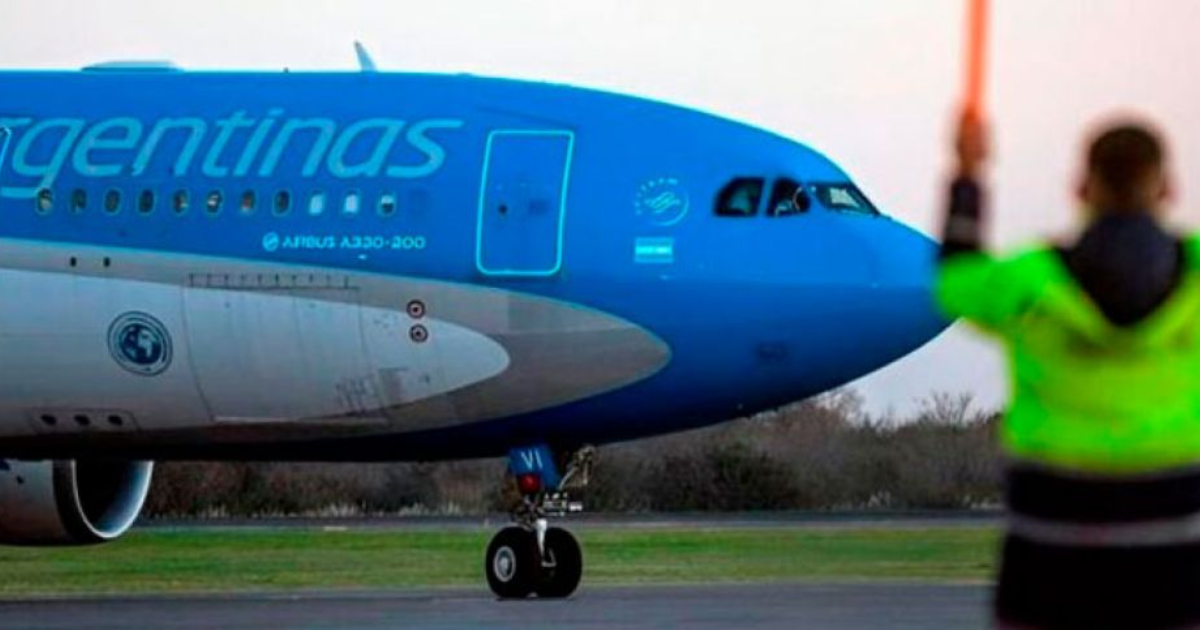 Paro de pilotos de Aeroliacuteneas Argentinas este viernes- vuelos y horarios afectados