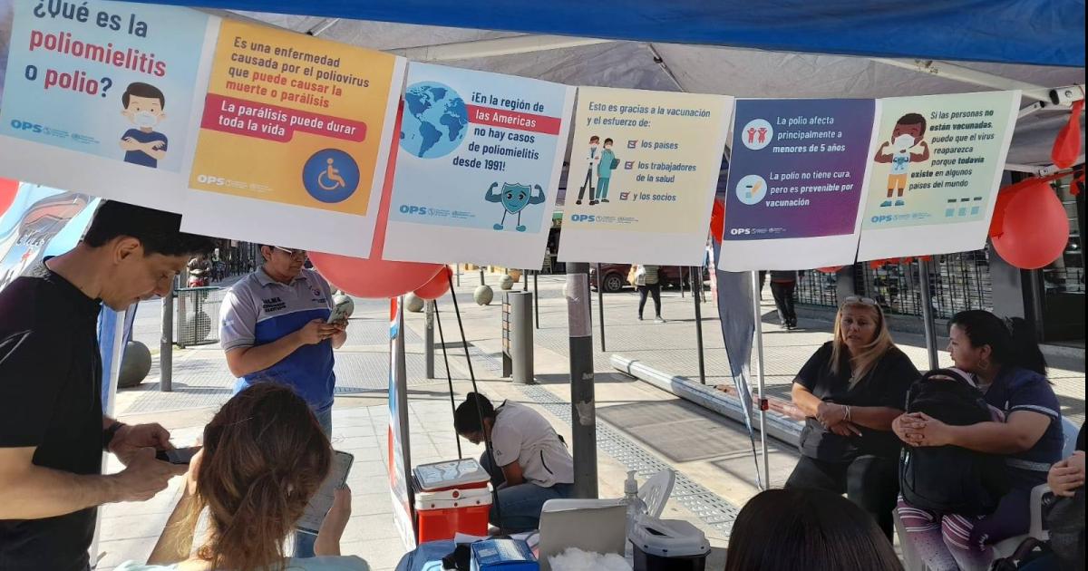 Personal de las UPAS vacunoacute e informoacute sobre la poliomielitis