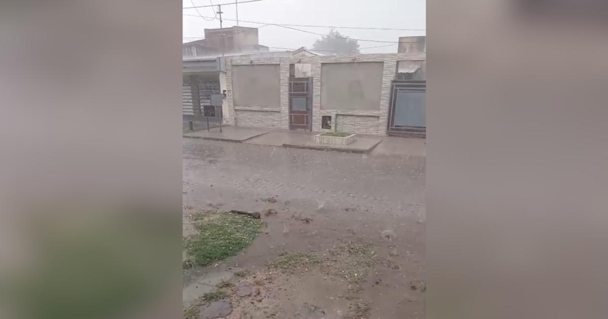 VIDEO Una violenta tormenta con granizo azota a la ciudad de Friacuteas