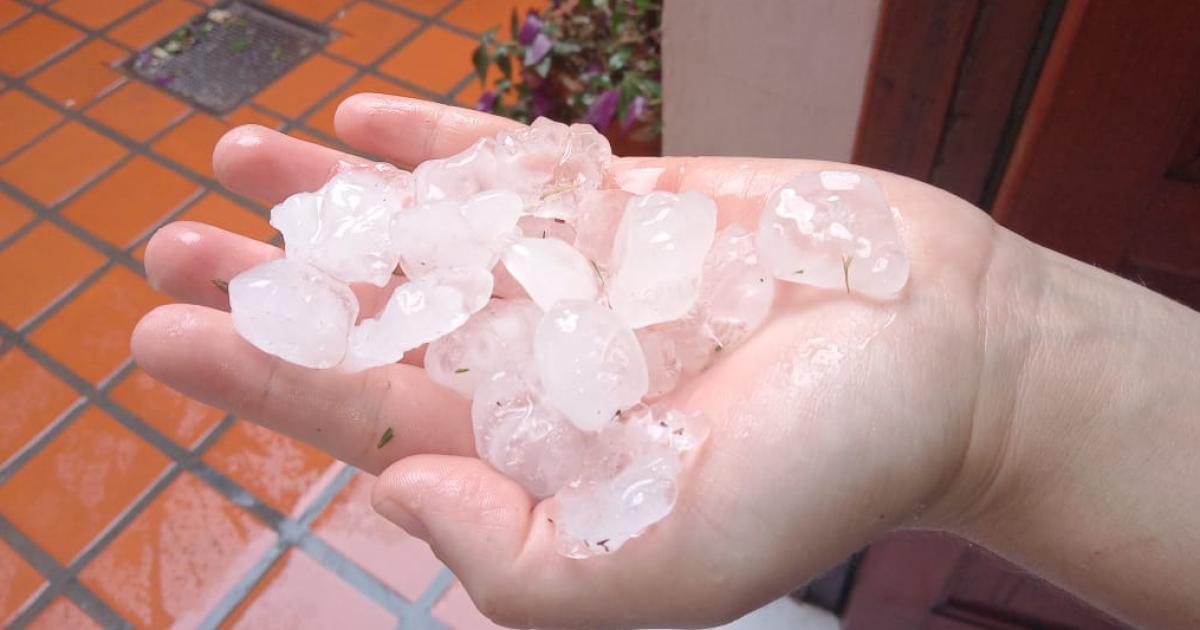 VIDEO Una violenta tormenta con granizo azota a la ciudad de Friacuteas