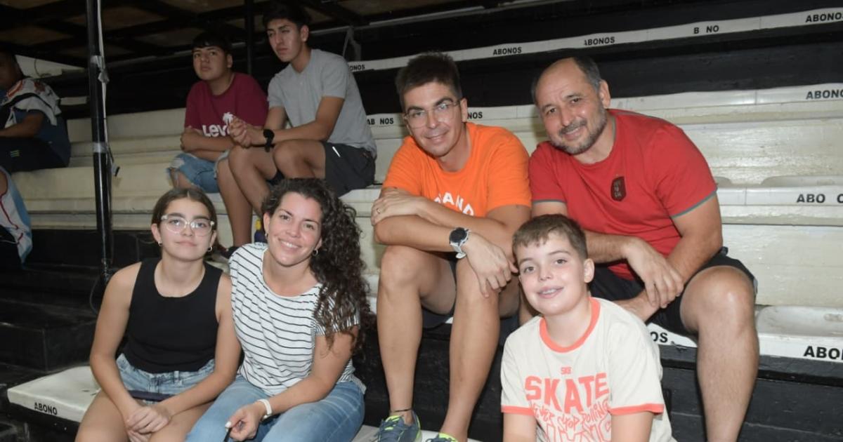 NOCHES DE BAacuteSQUET EN EL VICENTE ROSALES