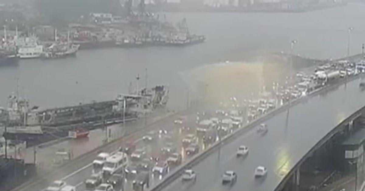 Diluvio en el AMBA- maacutes de 100 miliacutemetros de lluvia calles anegadas y miles de usuarios sin luz