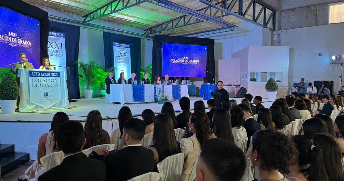 Orgullo y emocioacuten- la Universidad Catoacutelica celebroacute su LXXI Colacioacuten de Grados 