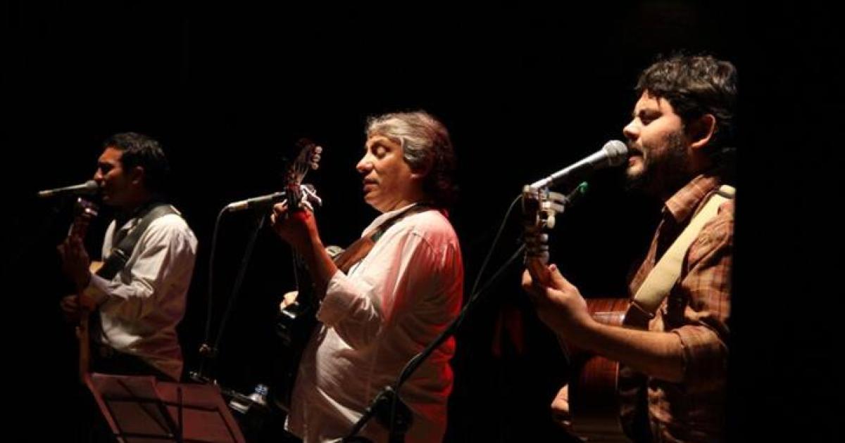 Mensaje de chacarera reuacutene a tres potencias