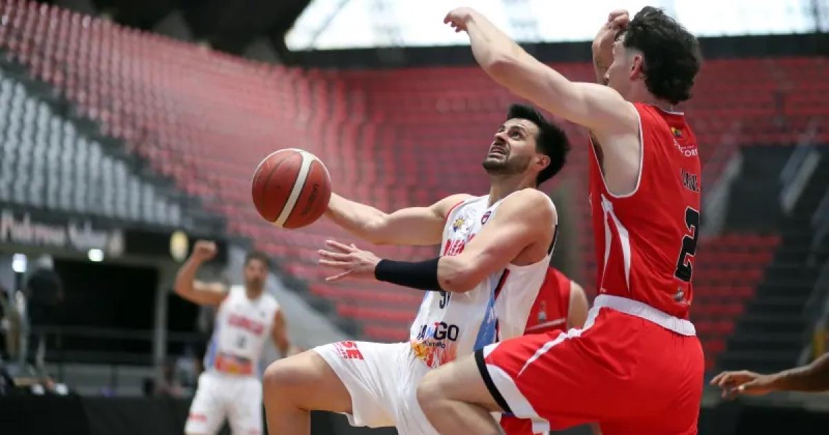 Quimsa volvioacute a ganar y esta noche iraacute por la clasificacioacuten