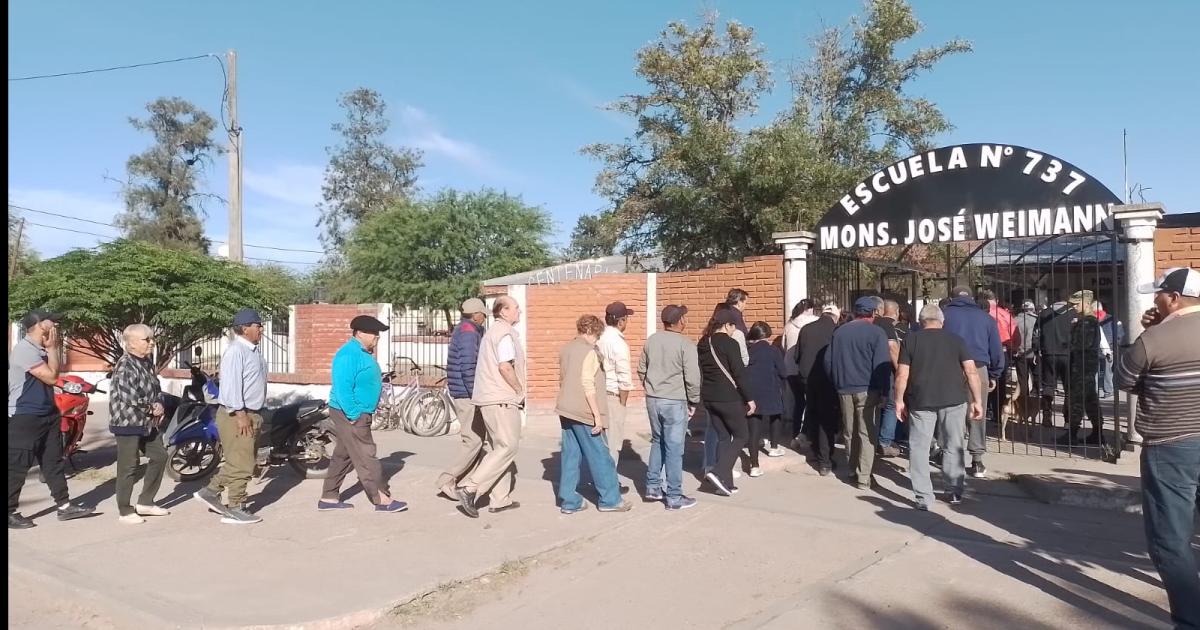 Largas filas para sufragar