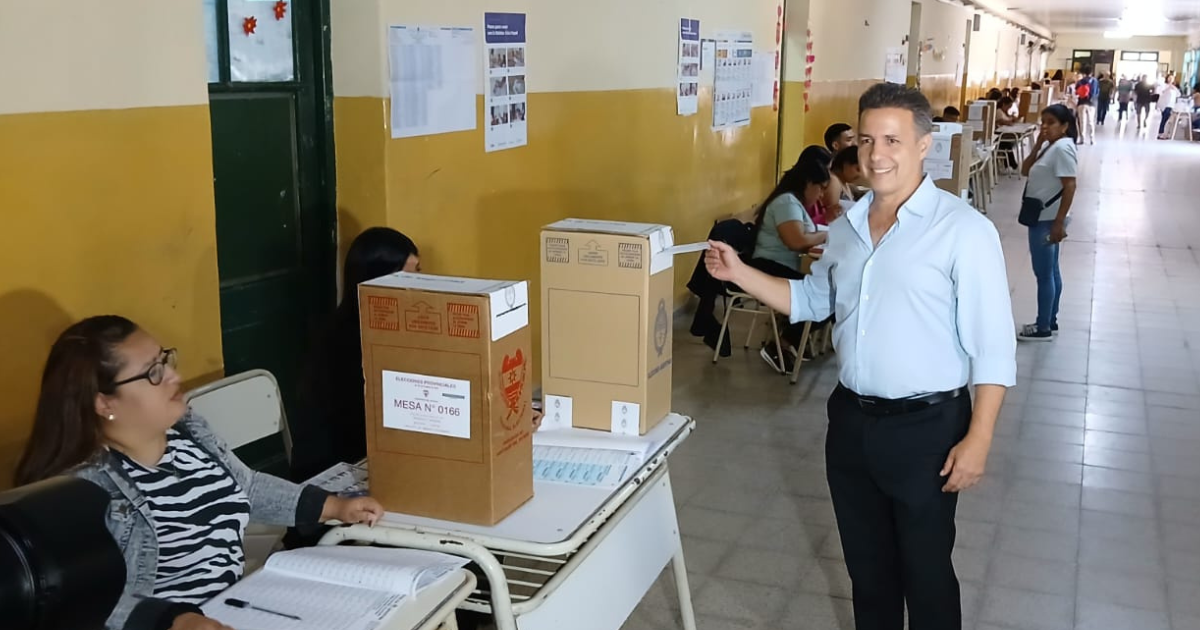 Ítalo Cioccolani candidato a gobernador por La Libertad Avanza emitió su voto