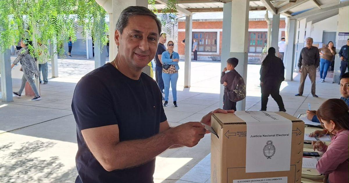 El vicegobernador Carlos Silva Neder emitioacute su voto y destacoacute que se vive una fiesta de la democracia
