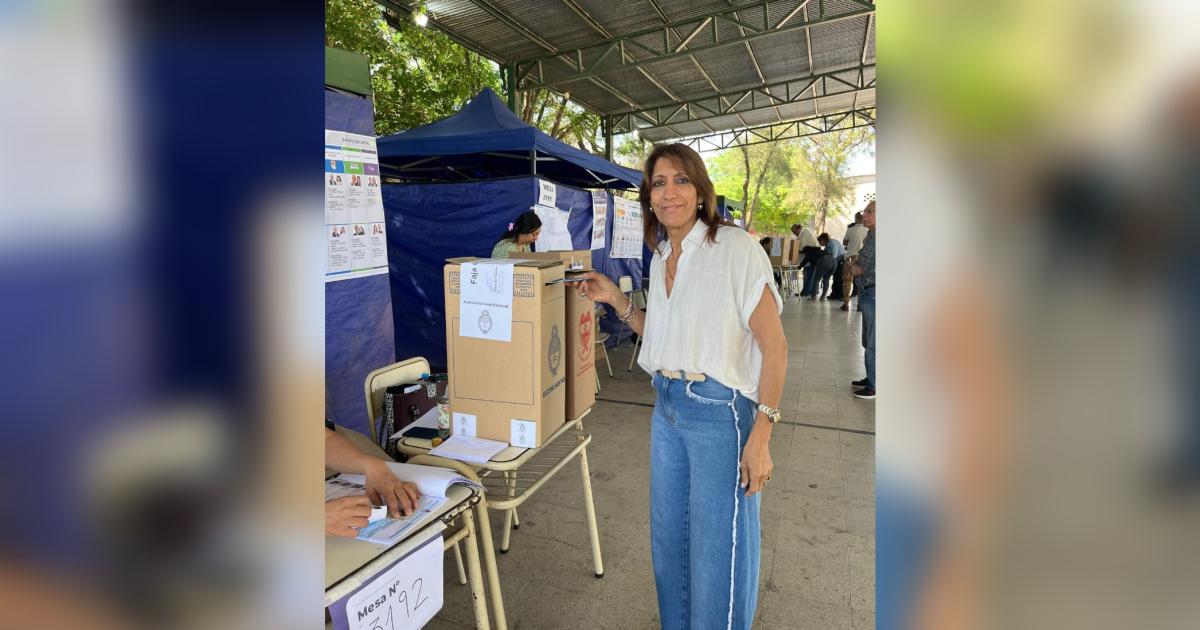 La diputada nacional Estela Marys Neder emitioacute su voto en Loreto