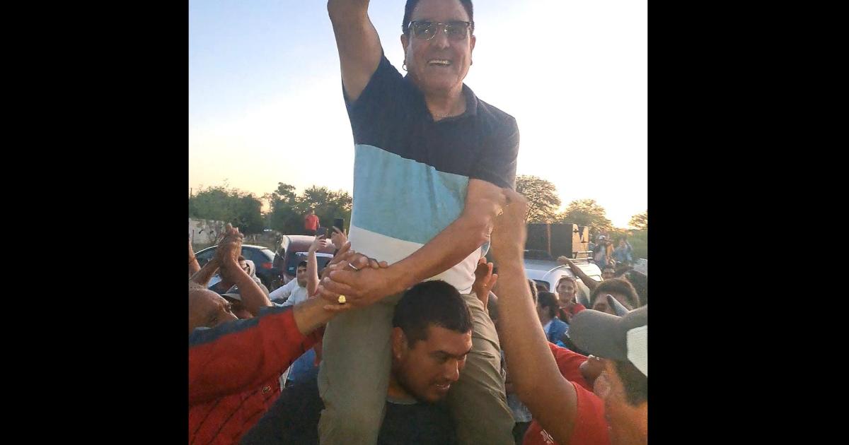 Vinaraacute celebra la victoria de Andreacutes Alimir en caravana