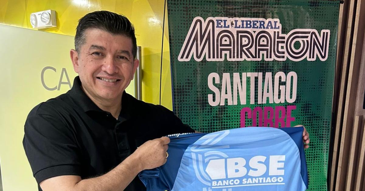 FOTOS  Masiva presencia de atletas en Plaza Mayor para retirar el kit del Maratoacuten de EL LIBERAL