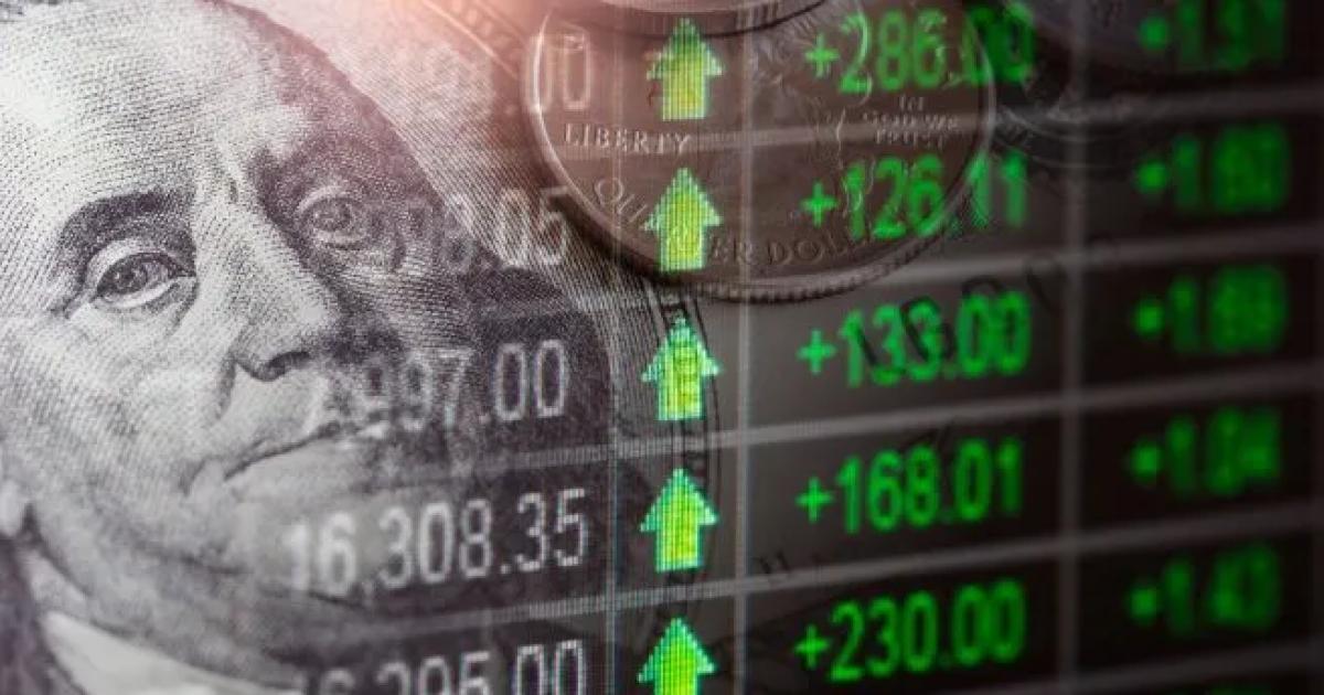 Efecto Milei- los bonos saltan maacutes de 20-en-porciento- el riesgo paiacutes baja a 600 puntos y los ADRs escalan hasta casi 50-en-porciento-