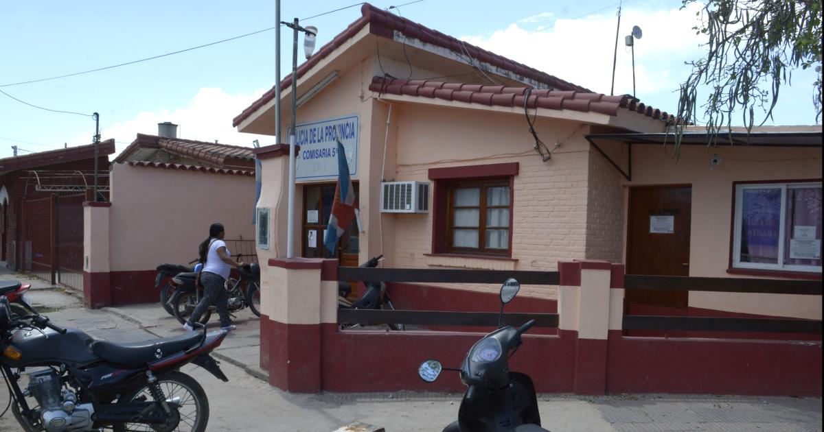 Empleada de comercio denuncioacute que su madrina le roboacute 100000 y sus primos la golpearon