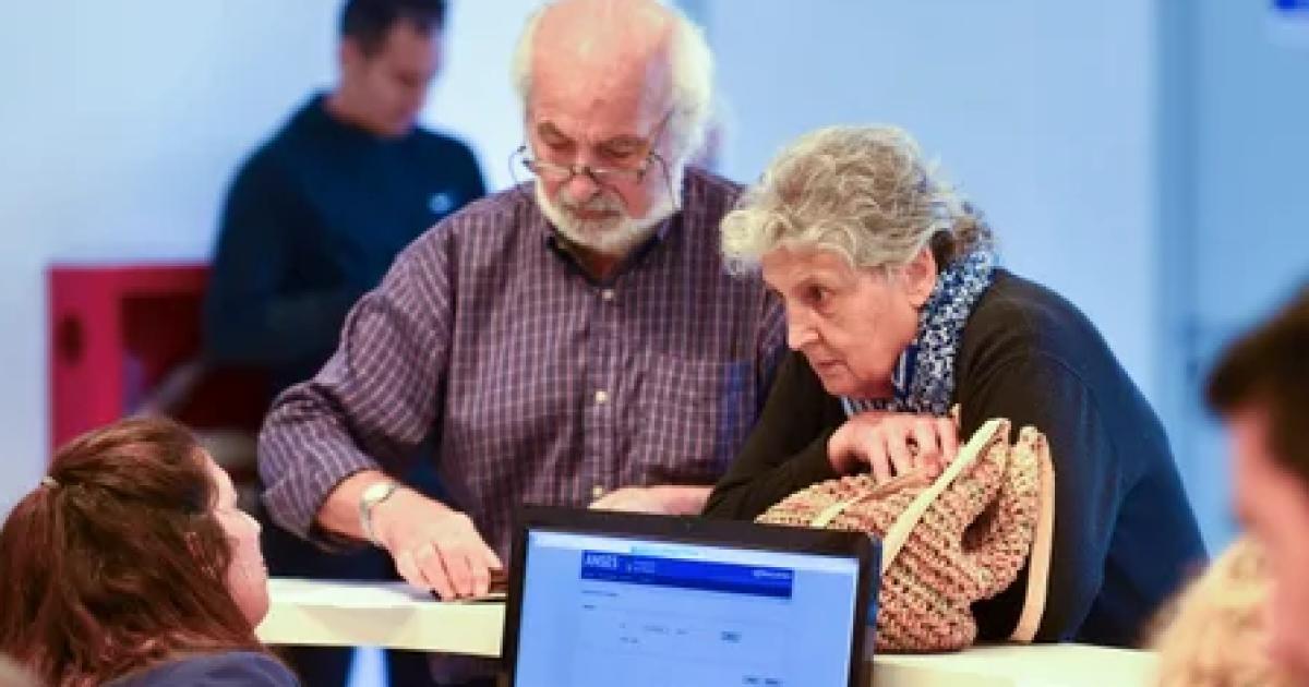 Es oficial el bono de 70000 para jubilados y un miacutenimo superior a 400000- a quieacutenes corresponde