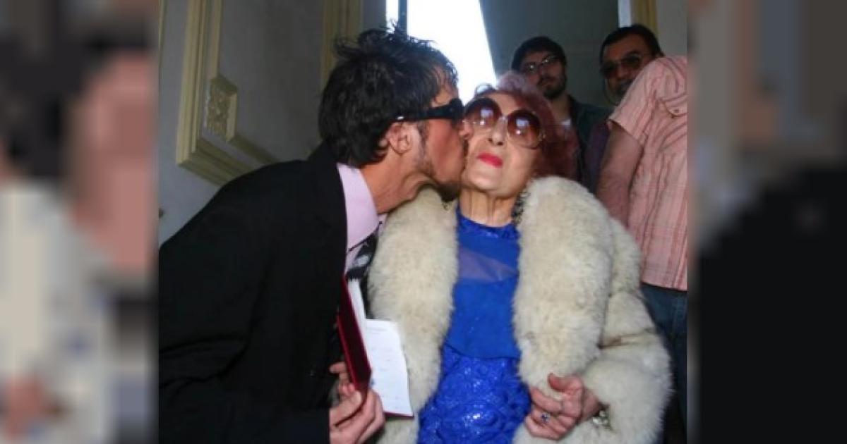 Se casó con Adelfa en el año 2000