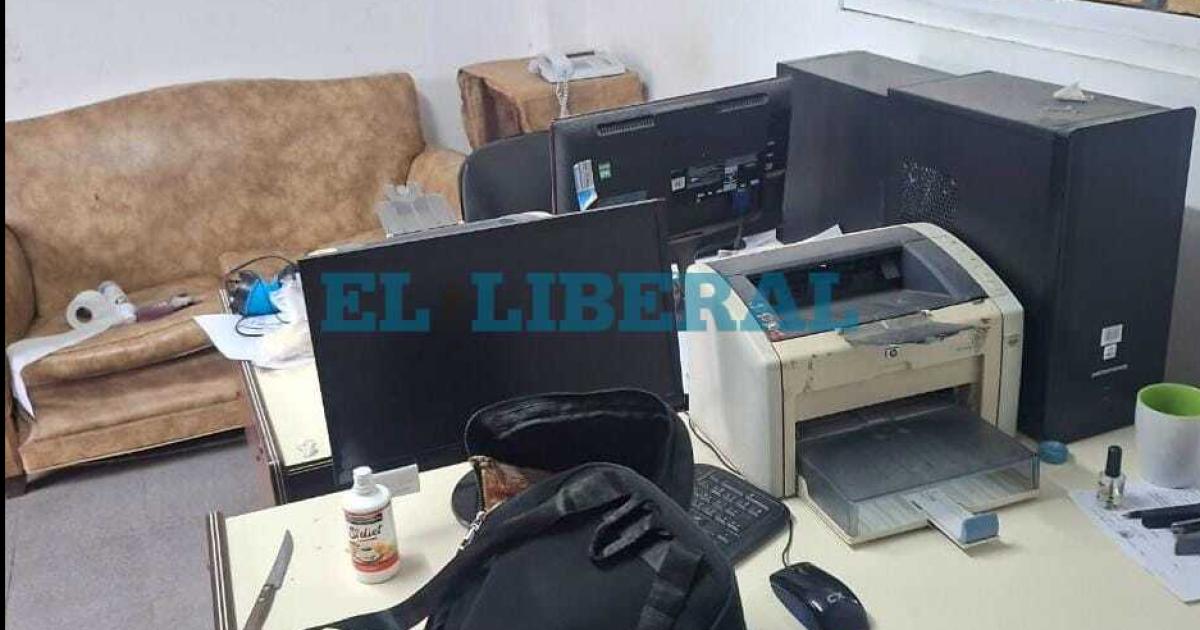 Las empleadas encontraron la oficina desaordenada y violentada