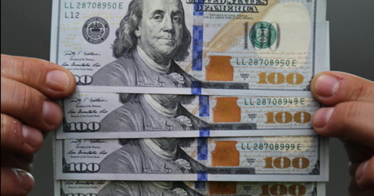 Doacutelar- el oficial bajoacute 35 y el blue 10