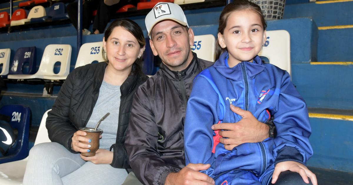 EL BAacuteSQUET FEMENINO REUNIOacute AL PUacuteBLICO