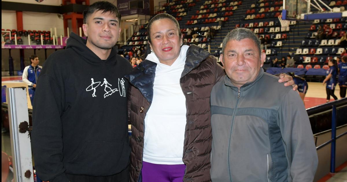 EL BAacuteSQUET FEMENINO REUNIOacute AL PUacuteBLICO