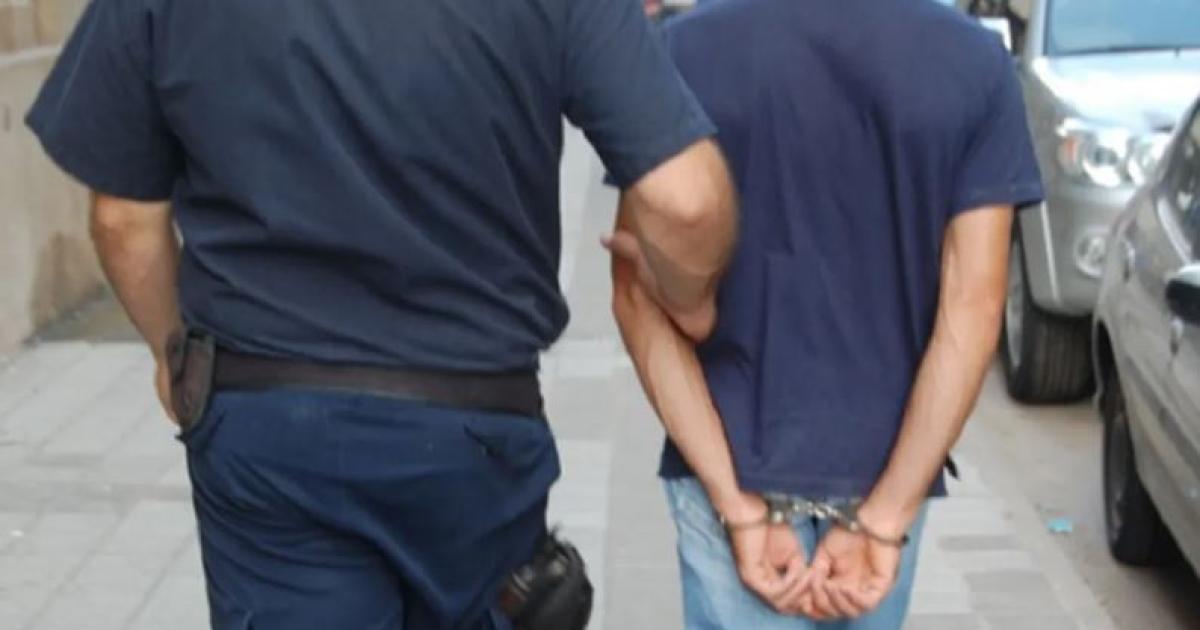 Fue a cobrar una recompensa por una moto robada y terminoacute preso