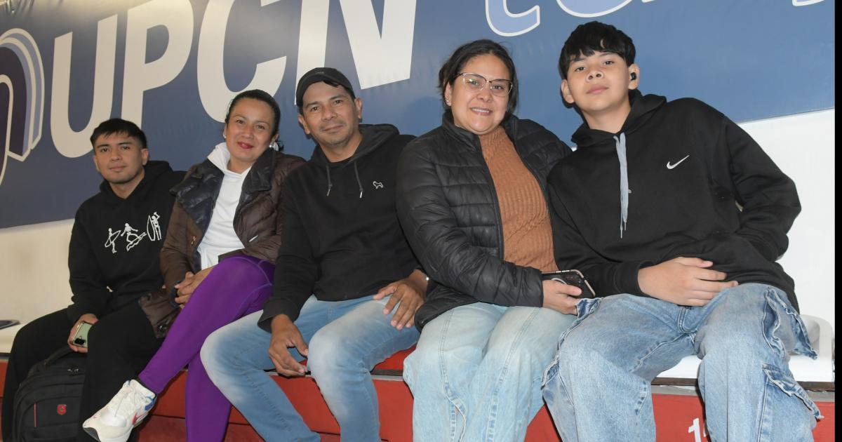 EL BAacuteSQUET FEMENINO REUNIOacute AL PUacuteBLICO