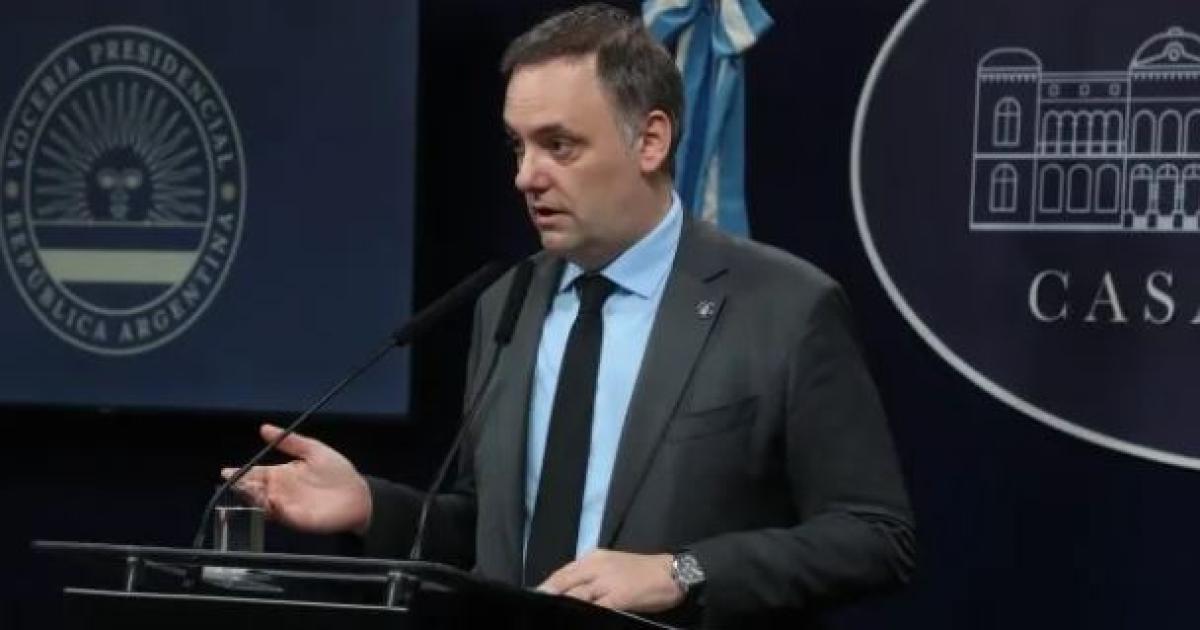 La voluntad es trabajar con todos dijo Adorni tras el encuentro con los gobernadores