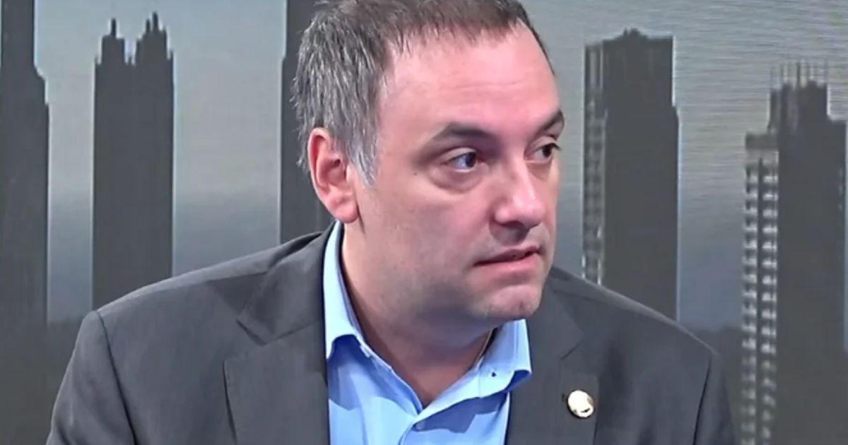 Adorni y Lugones repudiaron la toma de oficinas en el Garrahan- Es poliacutetico