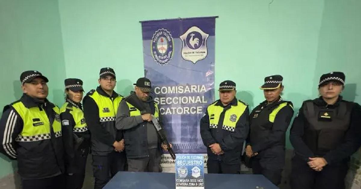 Alumno mostró un arma en redes- la policía allanó viviendas y secuestró ms de 20 cartuchos - Foto- Contexto Tucumn